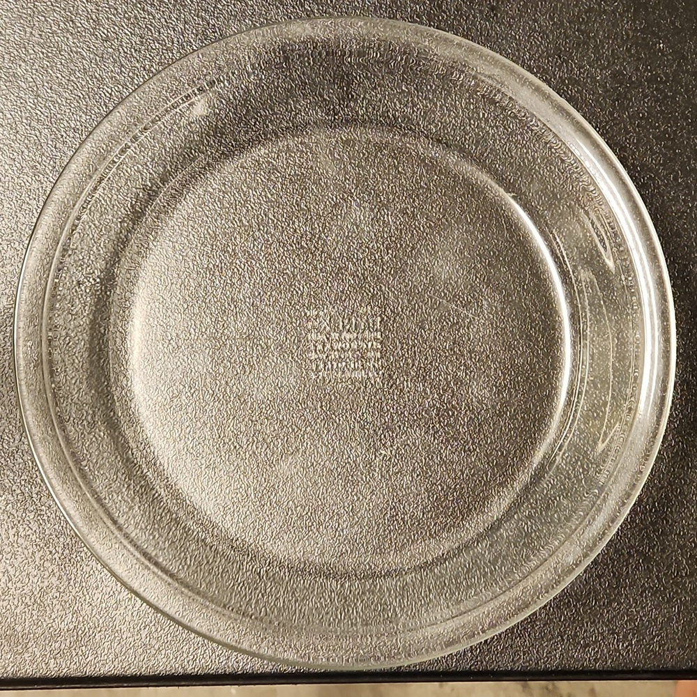 Pyrex - round - 210 - for oven and microwave no stove top or broiler. 25cm